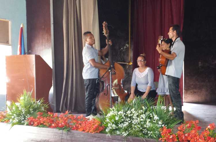 Instructores de arte del municipio.