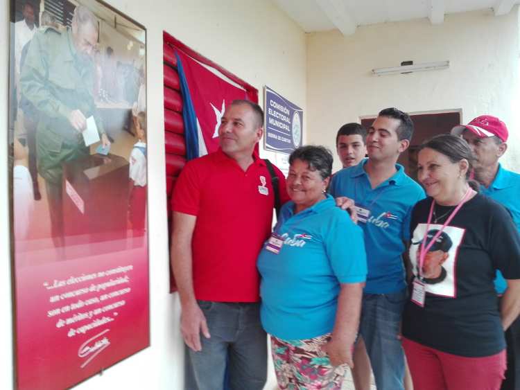 Integrantes de la Comisión Electoral Municipal.