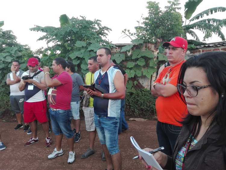 Intercambio con el pueblo en etapa de recuperación.