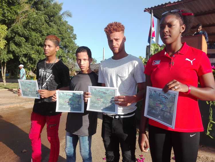 Jóvenes atletas más destacados del año en Sierra de Cubitas.
