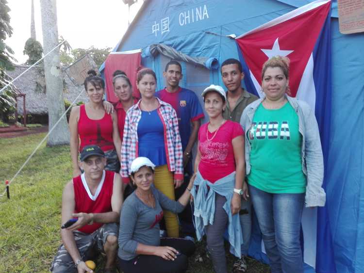 Jóvenes cubiteños en Limones Tuabaquey rinden homenaje a Maceo y Che.