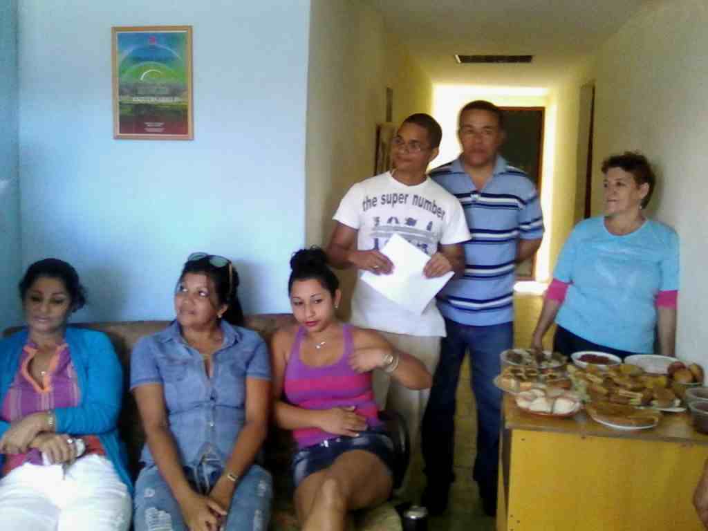 Jóvenes radialistas unidos por el amor y la amistad