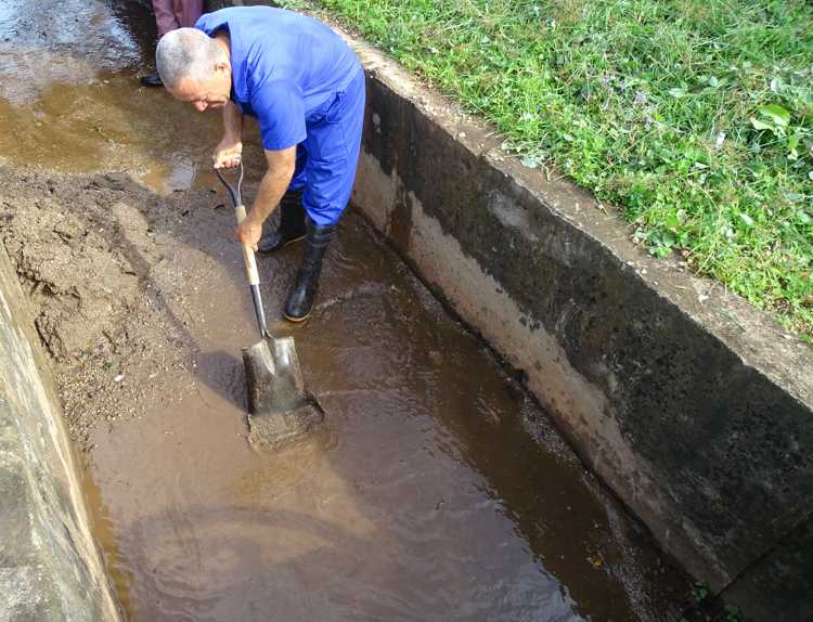 La limpieza de alcantarillados es vital en la prevención de inundaciones.
