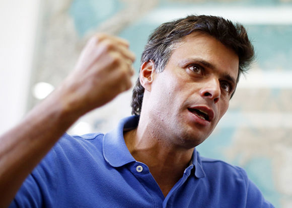 Leopoldo López sale de prisión bajo arresto domiciliario./Foto: Cubadebate