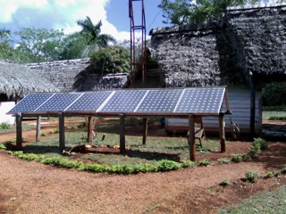 Paneles solares en Limones Tuabaquey.