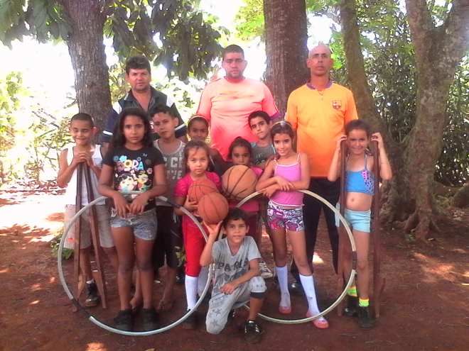 Maestros de Cultura Física y pioneros de la escuela.
