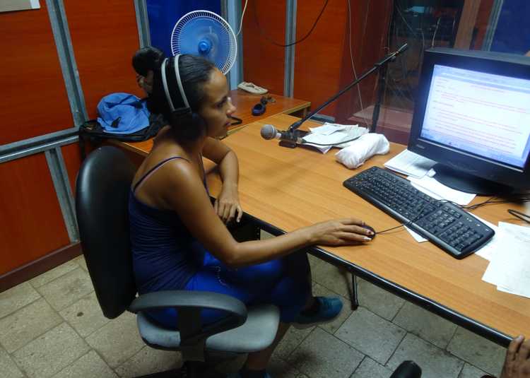 Maisbel Zulueta, locutora.