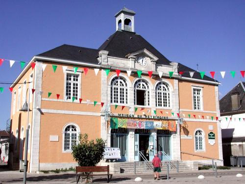 Soberbia Mansión en Mauleon-Licharre dedicada al resguardo del patrimonio.