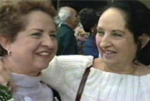 Margarita de Saa (izquierda) con su hermana gemela Ramona./Foto: Cubadebate