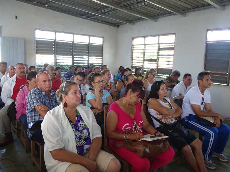 Miembros del Consejo de la Administración reunidos.