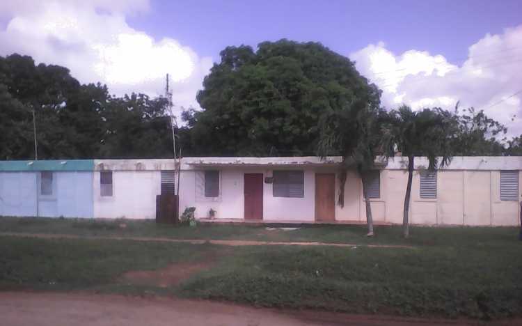 Módulo habitacional incompleto en el micro-distrito de Sola.