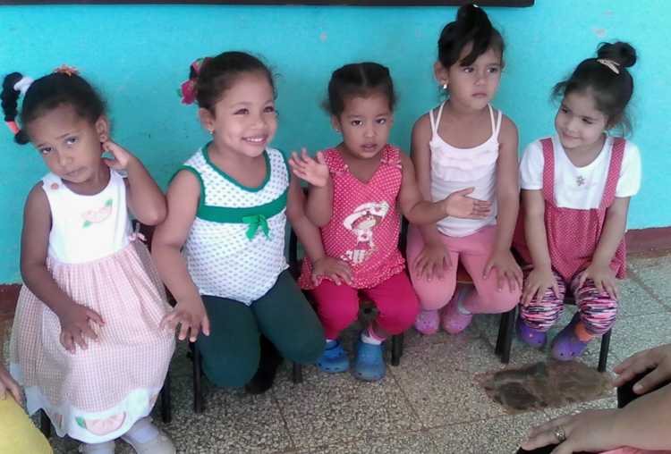 Niñas de 4to año de vida del Círculo Infantil Sonrisas del Futuro.