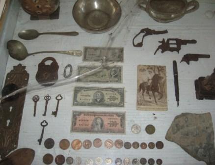 Objetos pertenecientes a algunos norteamericanos que habitaron en La Gloria 2