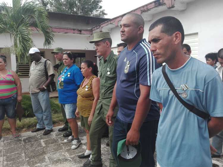 Oficiales de la Reserva reconocidos en Día de la Defensa Territorial.