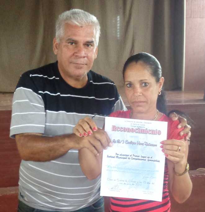 Oralis Hernández fue reconocida como mejor profesora.
