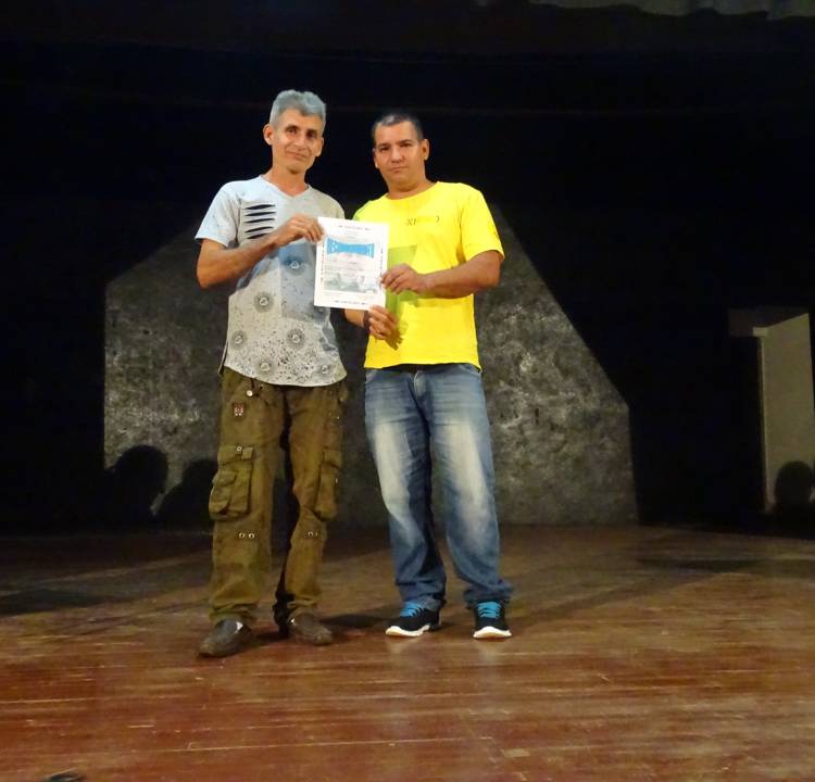 Osvaldo Armas, Instructores de Artes Plásticas recibe reconocimiento.