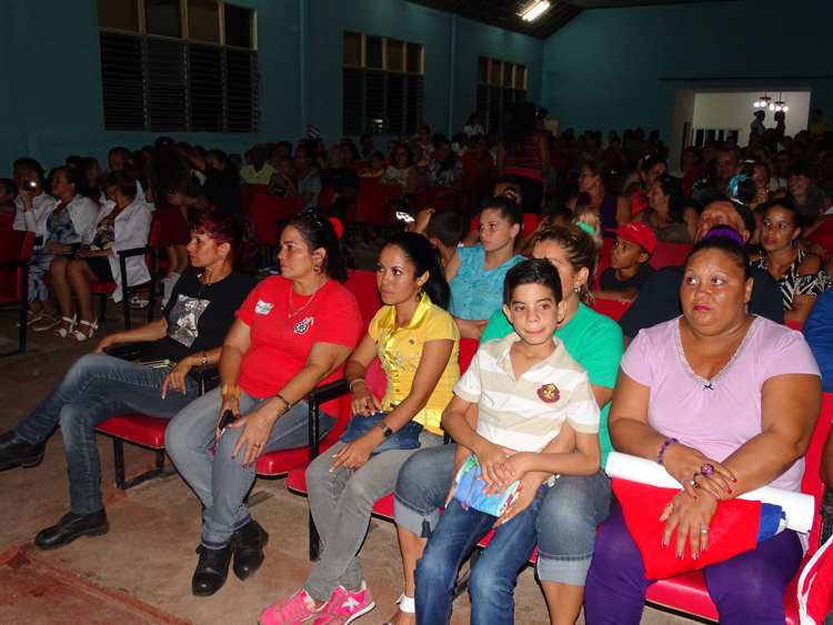 Participantes de la velada a Fidel.