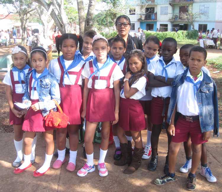 Pioneros de la Escuela José Martí presentes en el evento.
