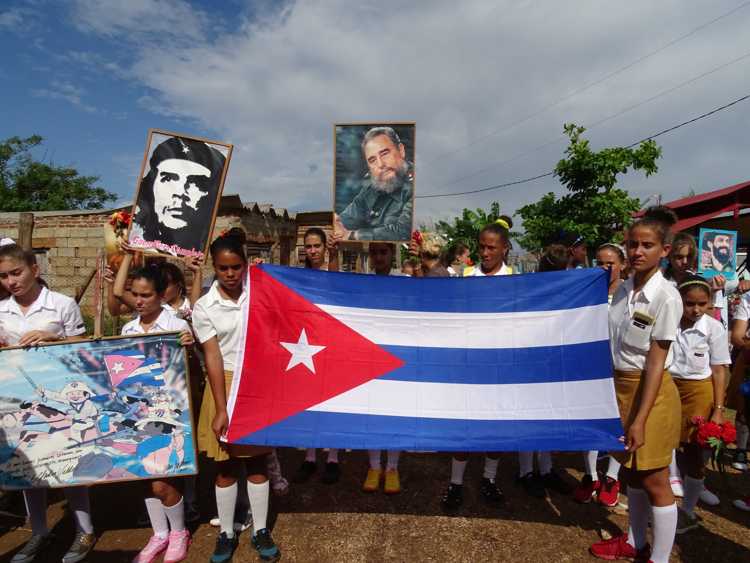 Pioneros de secundaria básica presentes en el acto.