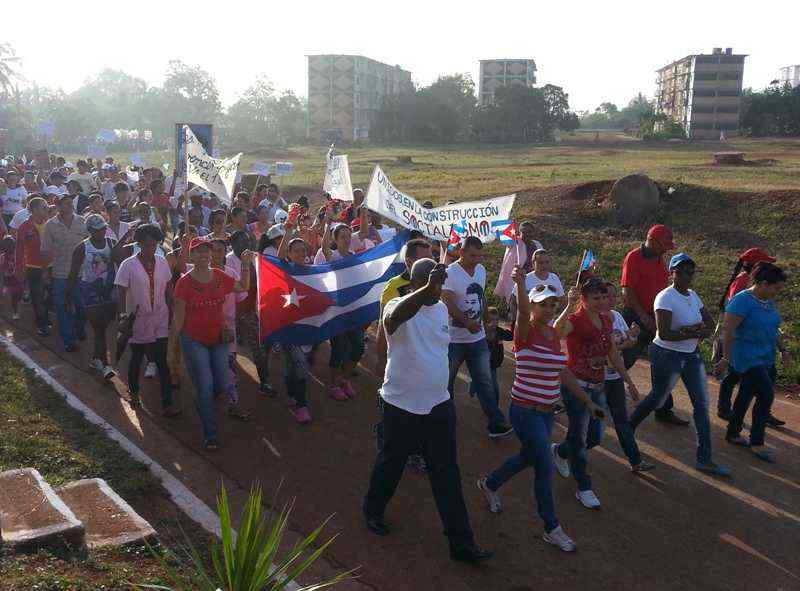 Pobladores de la Comunidad Cubitas desfilaron para festejar el Día Internacional de los Trabajadores