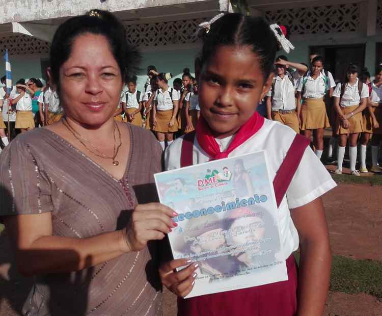 Premiación del concurso a nivel de base Aprendimos a quererte en el seminternado Héroe de Yaguajay en la comunidad Cubitas.
