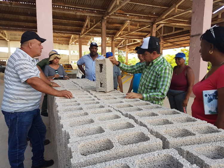 Producción de bloques en Bladocera de Imías.