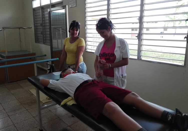 Profesionales que aplican técnicas de recuperación.