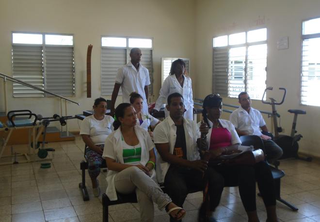 Profesionales que laboran en Sala de Rehabilitación.