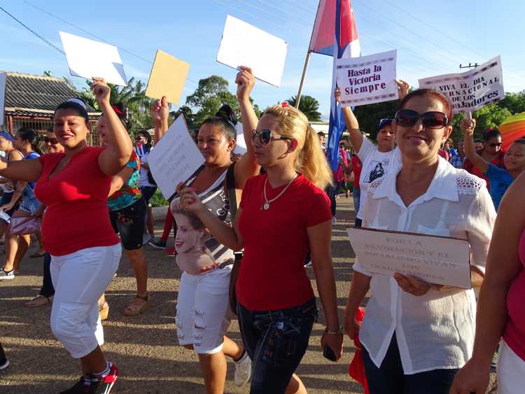 Pueblo unido en marcha por el 1ro de Mayo.