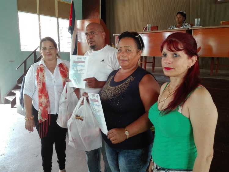 Reconoce Asamblea Municipal a educadores destacados.