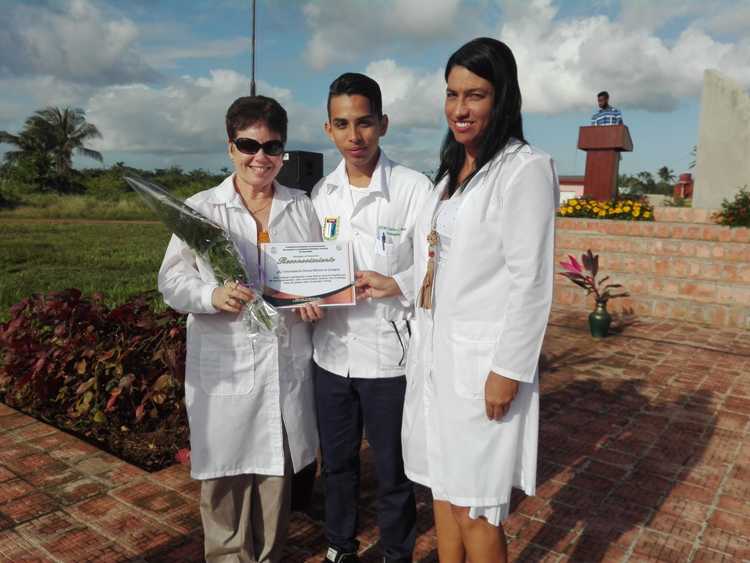 Reconocimiento a galenos destacados.