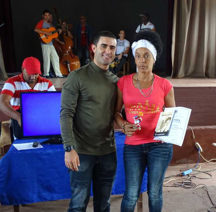 Reconocimiento a trabajadores de la Cultura en su día./Foto: Autor