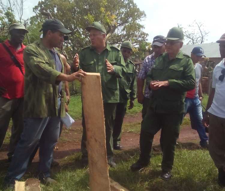 Recorre Ramón Espinosa zona costera/Foto: Odalis Mena Castro