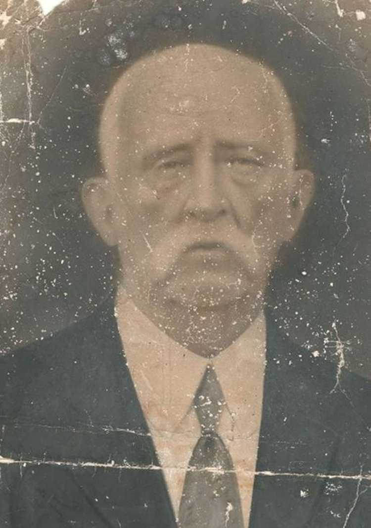 Regino Avilés Marín (1847-1941) Cubiteroy Veterano de las guerras de independencia. Fue uno de los 35 hombres que participaron en el “Rescate de Sanguily”. Terminó la última contienda militar contra España con los grados de teniente coronel.