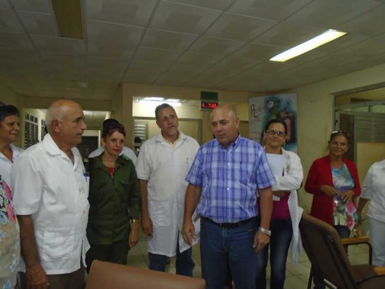 Roberto Morales, ministro de Salud Pública de Cuba de recorrido por Sierra de Cubitas./Foto: Autora