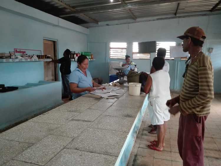 Tienda afectada por Irma hoy recuperada en los Pilones.