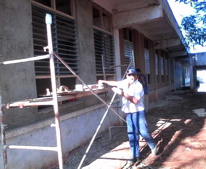 Trabajadores de la EPASE a pie de obra.