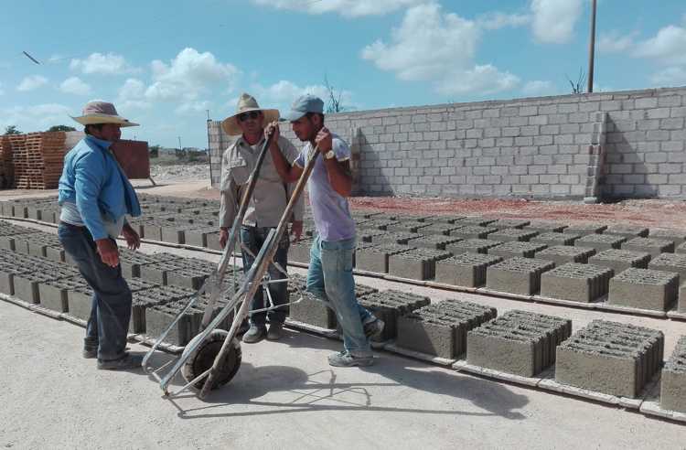 Trabajadores de la bloquera Viet Nam  Heroico en  Paso de Lesca.