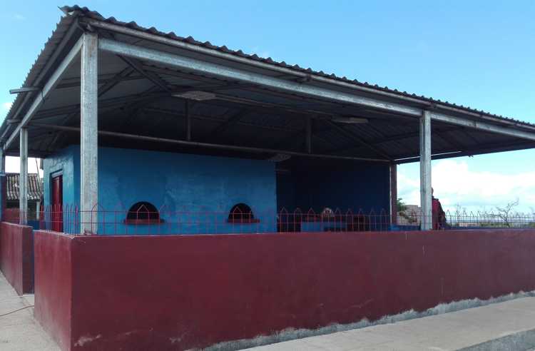Unidad gastronómica confortable alejada de la penetración del mar en zona costera.