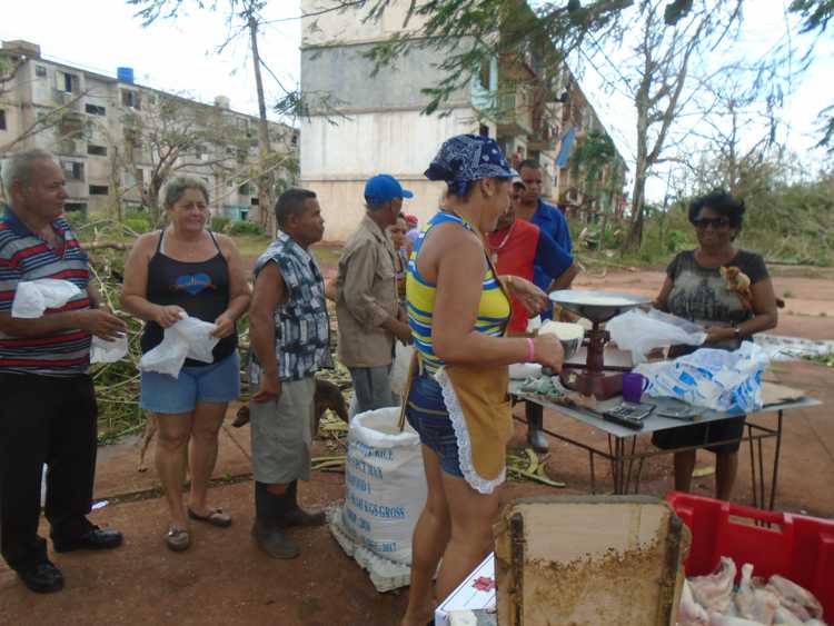 Venta de alimentos en la Comunidad Cubitas.