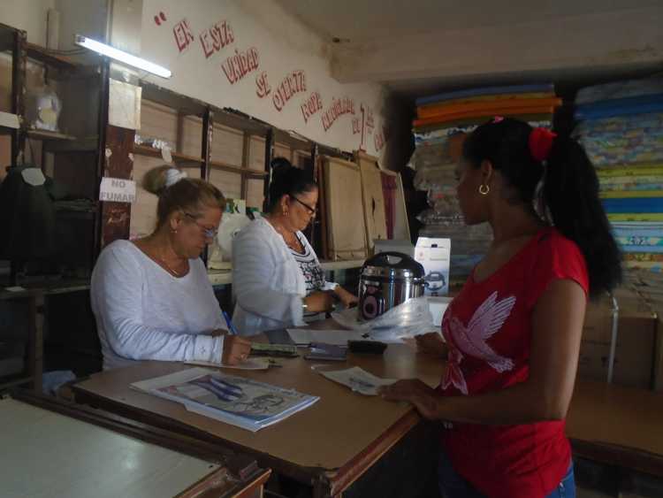 Venta de artículos a damnificados.