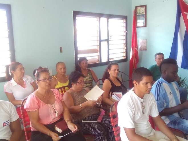 Militantes del Partido Comunista de Cuba de Radio Cubitas.
