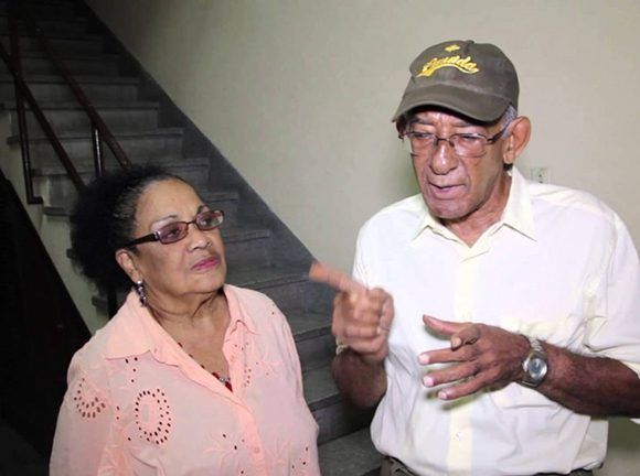 Aurora Basnuevo (Estervina) y Mario Limonta (Sandalio el Bola’ó) dos de los intérpretes de “Alegrías de Sobremesa”./Foto: Cubadebate.