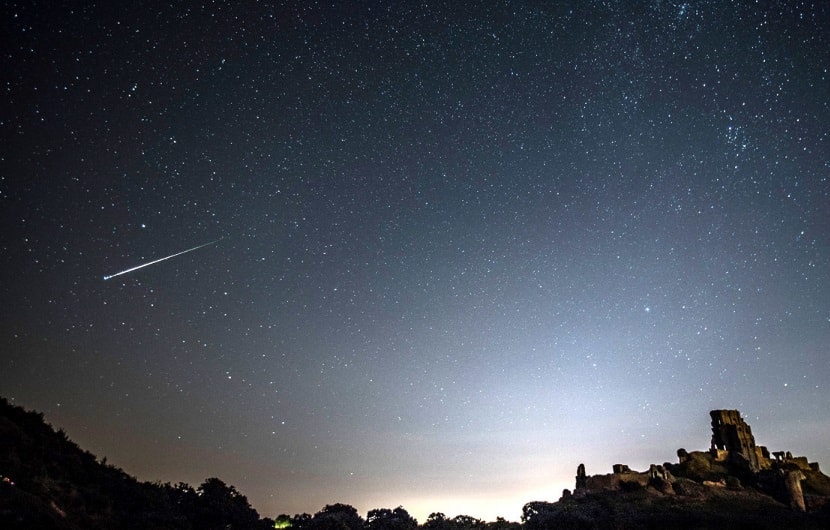 cometa cielo iluminado viernes min