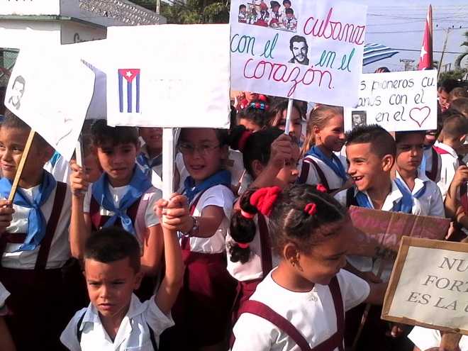 Iniciativas de los pioneros para saludar el Primero de Mayo.