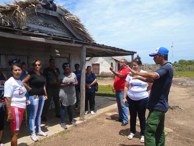 Pobladores en Piloto organizan ejercicio costero.