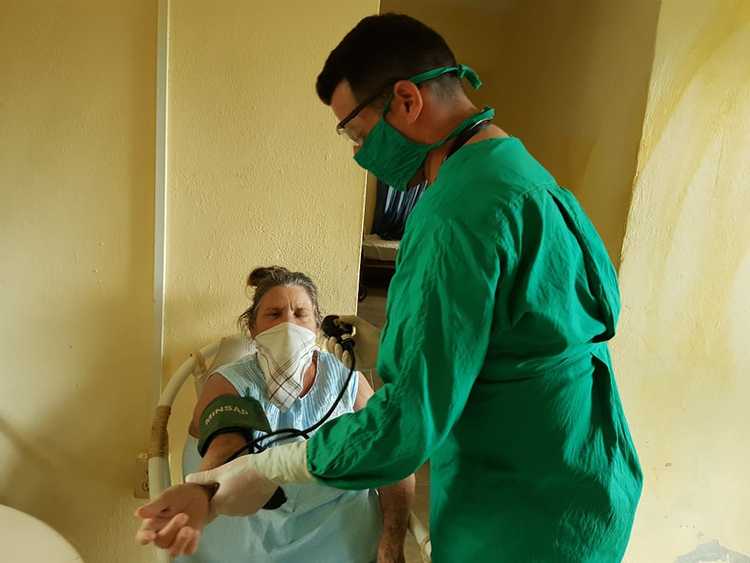 Doctor cubiteño en centro de aislamiento en los Cangilones.