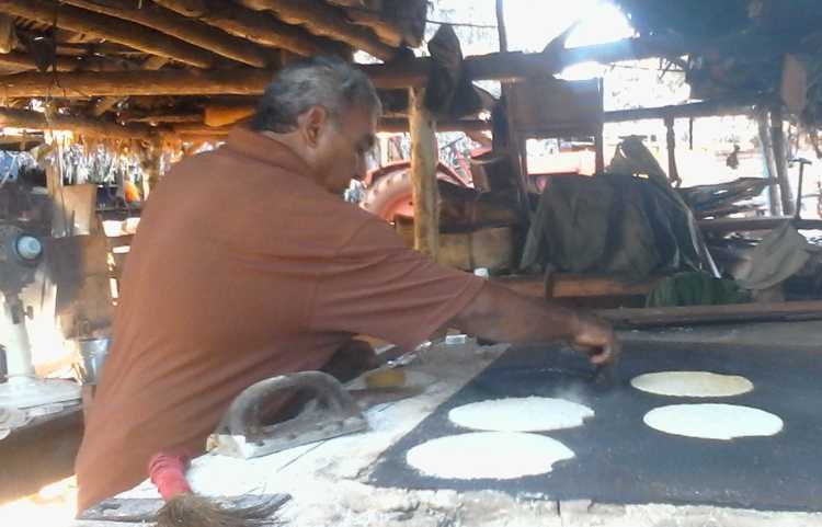 Elaboración de casabe/Foto: Galiza Nápoles Umpierre