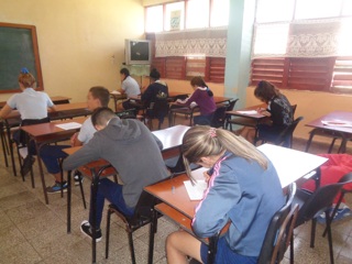 Estudiantes del primer curso en el Plan de Escuelas en el Campo (1973-1974), de la Secundaria Básica ”Salvador Cisneros Betancourt”, todos vecinos de Sola. En la foto, de pie y de izquierda a derecha: Magalis Villar Ramírez (9º grado), Lourdes González Palenzuela (8º grado), Víctor M. Mirabal Sifontes (7º grado), Esidel Collado López (7º grado), Ángel Cordero Sánchez (8º grado), Fernando Pillado Ruiz (8º grado), Juan Guillermo Noble Pérez (9º grado), Idelfonso Rivero Miranda (9º grado), Francisco Echemendía E. (8º grado) y Teresita Castro Reyes (7º grado). Sentadas, de izquierda a derecha: Maricela Elías Gómez (8º grado), Libertad Pérez Menduiña (8º grado), Igdelisa Rivero Miranda (9º grado), Adela Rodríguez Morgado (7º grado) y Cira Morgado Guzmán (8º grado).