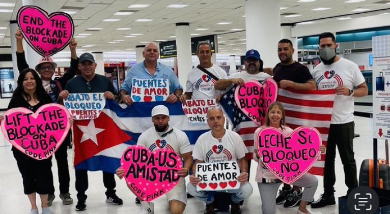Integrantes de Puentes de Amor